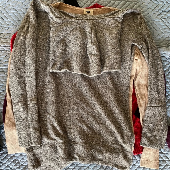 10 pcs. Assortment of Women’s size Medium long sleeve fleece and sweaters - Picture 8 of 13